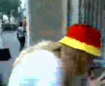 Frauen und Gewalt. Rob h�lt vor dem Polenspiel schmerzfrei drauf. F�r echte Fans.